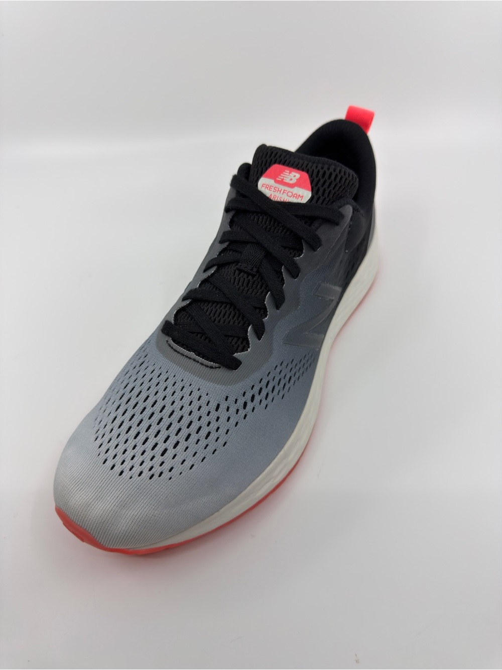 New Balance Fresh Foam Arishi v3 Color Gray & Blk s
With Red SZ 10 - Picture 6 of 9